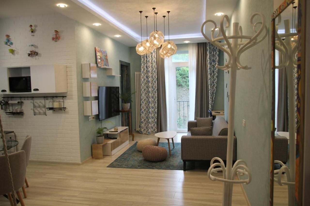 Cozy apartment in Vake Tbilisi Buitenkant foto