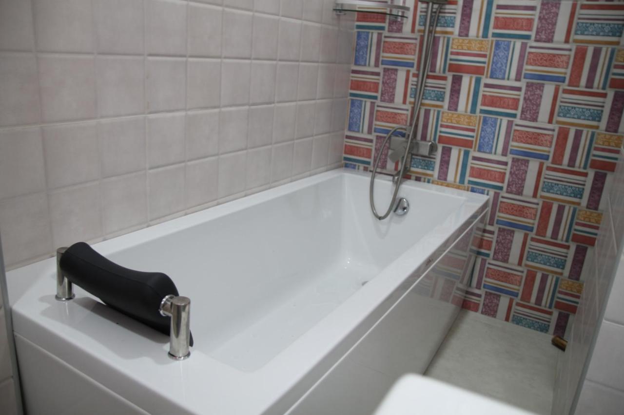 Cozy apartment in Vake Tbilisi Buitenkant foto